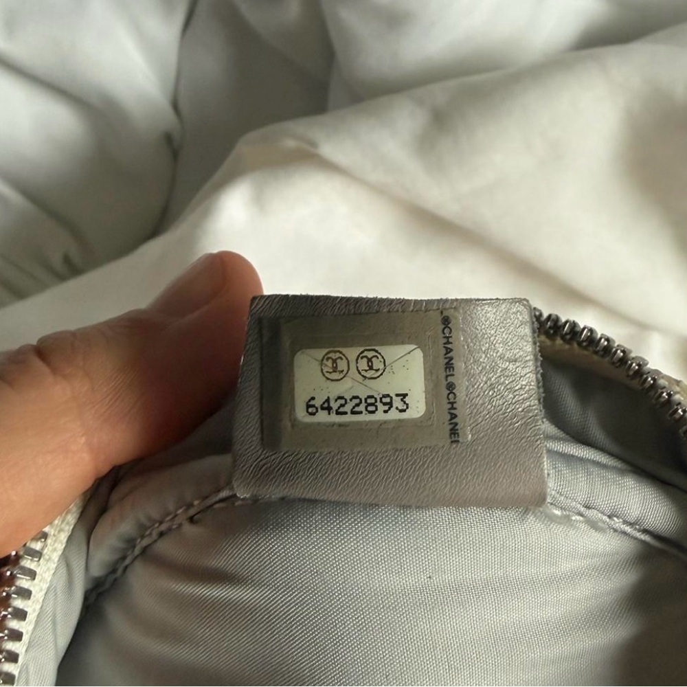 Chanel White Quilted Bottle Holder - Picture 4 of 4